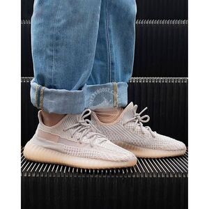 ✨Yeezy Boost 350 V2 Synth Sz 10 Sneakers✨